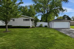 79 S Heather Dr, Crystal Lake, IL 60014 - Photo 1