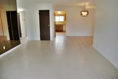 9409 Bay Colony Drive #1E, Des Plaines, IL 60016 - Photo 3