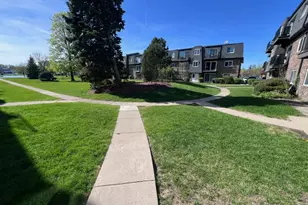 9409 Bay Colony Dr, Des Plaines, IL 60016 - Photo 15