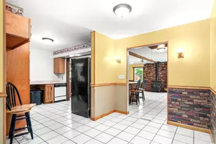 310 N View St, Hinckley, IL 60520 - Photo 7