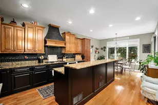 271 Arbor Glen Blvd, Schaumburg, IL 60195 - Photo 9
