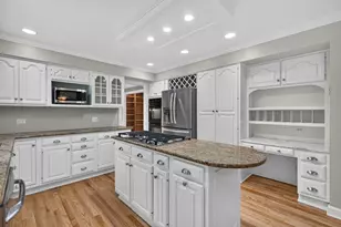 2100 Stirling Rd, Bannockburn, IL 60015 - Photo 9