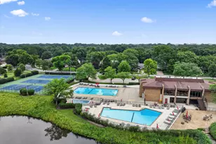 465 Raintree Ct, Glen Ellyn, IL 60137 - Photo 5