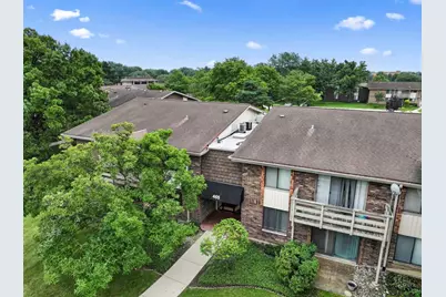 465 Raintree Court #2B, Glen Ellyn, IL 60137 - Photo 1