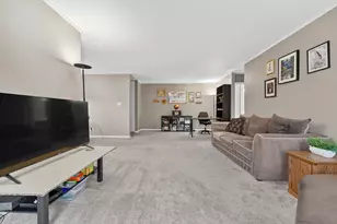 465 Raintree Ct, Glen Ellyn, IL 60137 - Photo 9