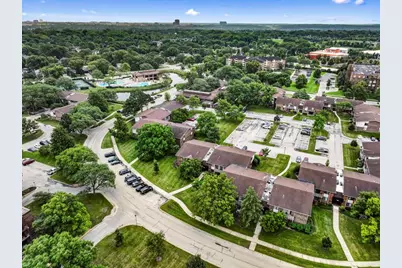 465 Raintree Court #2B, Glen Ellyn, IL 60137 - Photo 3