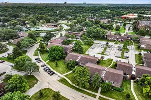 465 Raintree Ct, Glen Ellyn, IL 60137 - Photo 3