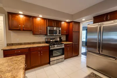 1122 S Benson Boulevard, Freeport, IL 61032 - Photo 9