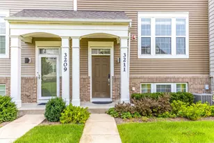 3211 Coral Ln, Glenview, IL 60026 - Photo 3
