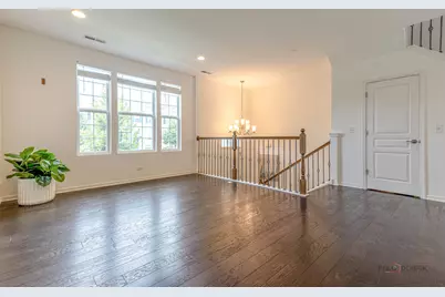 3211 Coral Lane, Glenview, IL 60026 - Photo 7