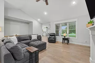 4906 Chestnut Grove Dr, Champaign, IL 61822 - Photo 5