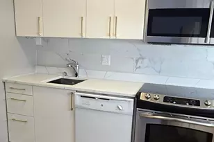 300 N State St, Chicago, IL 60654 - Photo 5