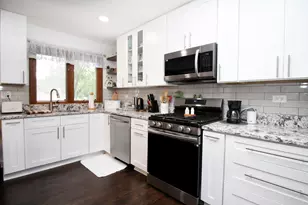 500 Redwood Ln, Schaumburg, IL 60193 - Photo 9