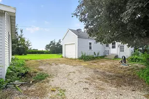 1112 N 33rd Rd, Utica, IL 61373 - Photo 3