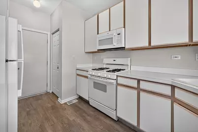 319 Windsor Court #B, South Elgin, IL 60177 - Photo 7