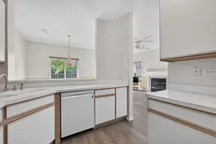 319 Windsor Ct, South Elgin, IL 60177 - Photo 9