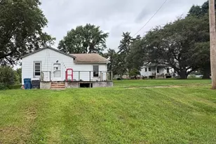 105 W Lincoln Ave, Arlington, IL 61312 - Photo 1