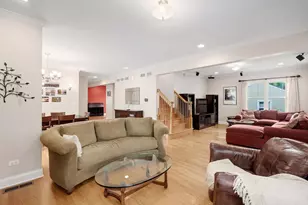 217 S Summit St, Wheaton, IL 60187 - Photo 7