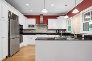 217 S Summit St, Wheaton, IL 60187 - Photo 13
