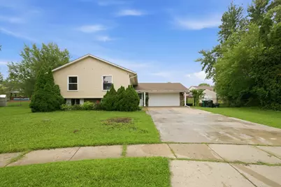 1204 Lincoln Court, Streamwood, IL 60107 - Photo 3