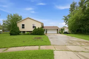 1204 Lincoln Ct, Streamwood, IL 60107 - Photo 3