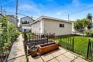 2419 W Berenice Ave, Chicago, IL 60618 - Photo 25