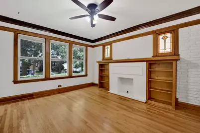2419 W Berenice Avenue, Chicago, IL 60618 - Photo 3