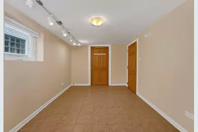 2419 W Berenice Avenue, Chicago, IL 60618 - Photo 21