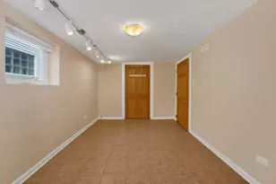 2419 W Berenice Ave, Chicago, IL 60618 - Photo 21