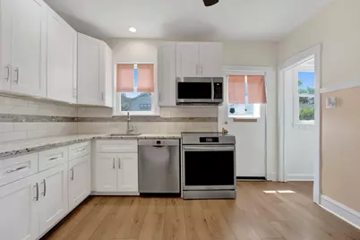 2419 W Berenice Avenue, Chicago, IL 60618 - Photo 17