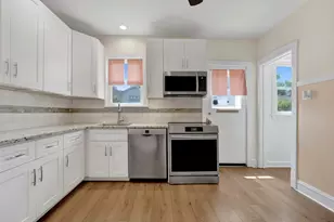 2419 W Berenice Ave, Chicago, IL 60618 - Photo 17