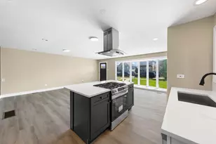 5024 S Lockwood Ave, Chicago, IL 60638 - Photo 9