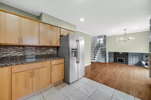 915 Wampum Ct, Carol Stream, IL 60188 - Photo 9