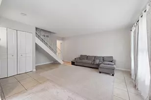 1784 Queensbury Cir, Hoffman Estates, IL 60169 - Photo 5