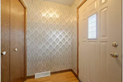 11607 S Avenue J, Chicago, IL 60617 - Photo 3