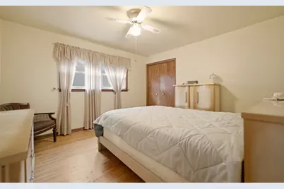 11607 S Avenue J, Chicago, IL 60617 - Photo 15