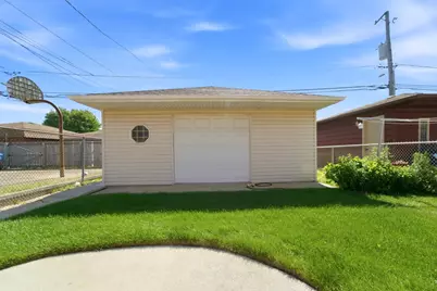 11607 S Avenue J, Chicago, IL 60617 - Photo 25