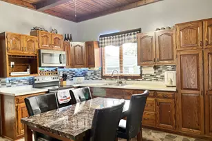 906 Van Buren St, Streator, IL 61364 - Photo 3