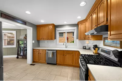 605 Banbury Court, Roselle, IL 60172 - Photo 5