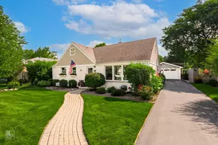 605 Banbury Ct, Roselle, IL 60172 - Photo 1