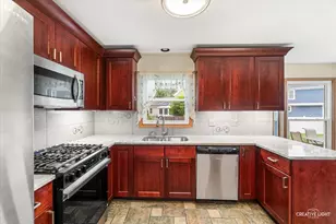 920 Fairfax Ct, Elgin, IL 60120 - Photo 9