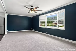 430 Shagbark Ln, Lindenhurst, IL 60046 - Photo 7