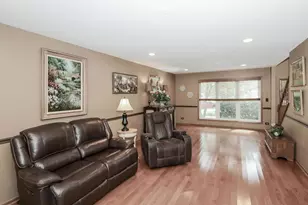 1324 Nantucket Ct, Carol Stream, IL 60188 - Photo 13