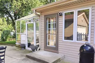 1937 Nottingham Ln, Wheaton, IL 60189 - Photo 3