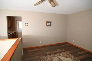 212 Valleyview Dr, Orangeville, IL 61060 - Photo 9