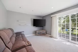 635 N Brookdale Dr, Schaumburg, IL 60194 - Photo 5