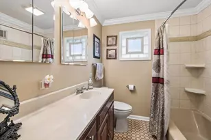 1323 W Sigwalt St, Arlington Heights, IL 60005 - Photo 11
