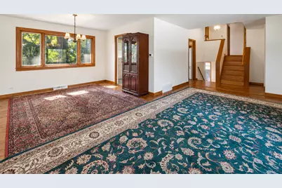 1323 W Sigwalt Street, Arlington Heights, IL 60005 - Photo 3
