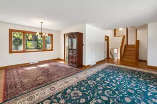1323 W Sigwalt St, Arlington Heights, IL 60005 - Photo 3