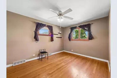 1323 W Sigwalt Street, Arlington Heights, IL 60005 - Photo 13
